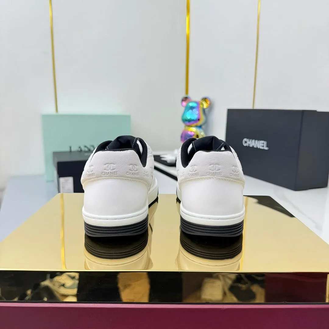 👟👟Ex-factory price 620👟👟High quality! ! ! CHANEL Chanel 25A latest thick-soled casual sports shoes. The counter is synchronized. The counter is very popular. It is a shoe that is very difficult to buy. The most popular thick-soled casual shoes on the Internet. As you can imagine, the most popular thick-soled casual shoes can not be missed. It has both good looks and comfort. Simple and versatile. The thick sole increases the height and is super versatile. Whoever wears it will look better. Upper: cowhide stitching. Lining: breathable mesh. Outsole: TPU original outsole. Size: 35-41 👉
